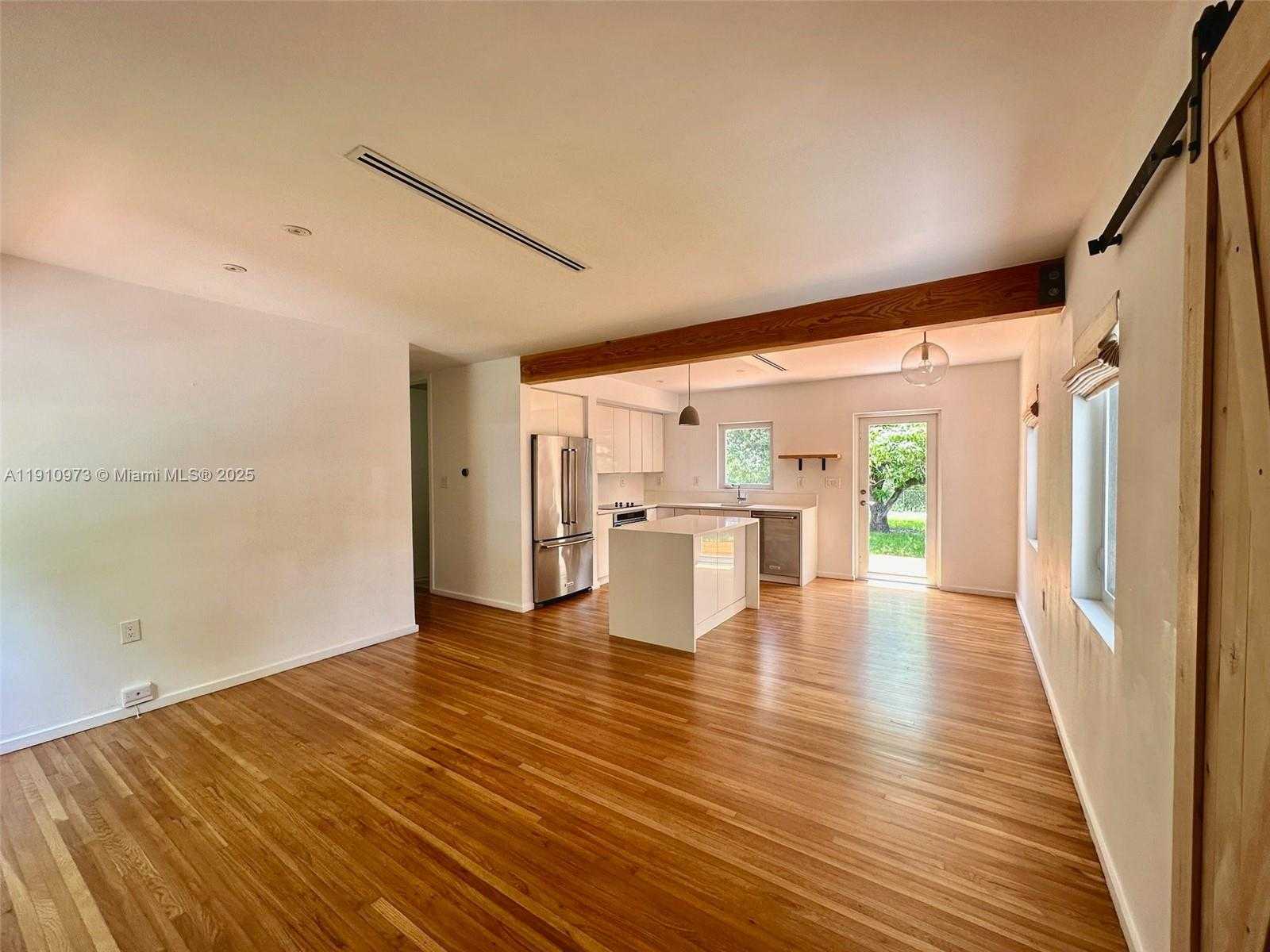 Small Image of 630 CARDINAL ST, Miami Springs Number 2