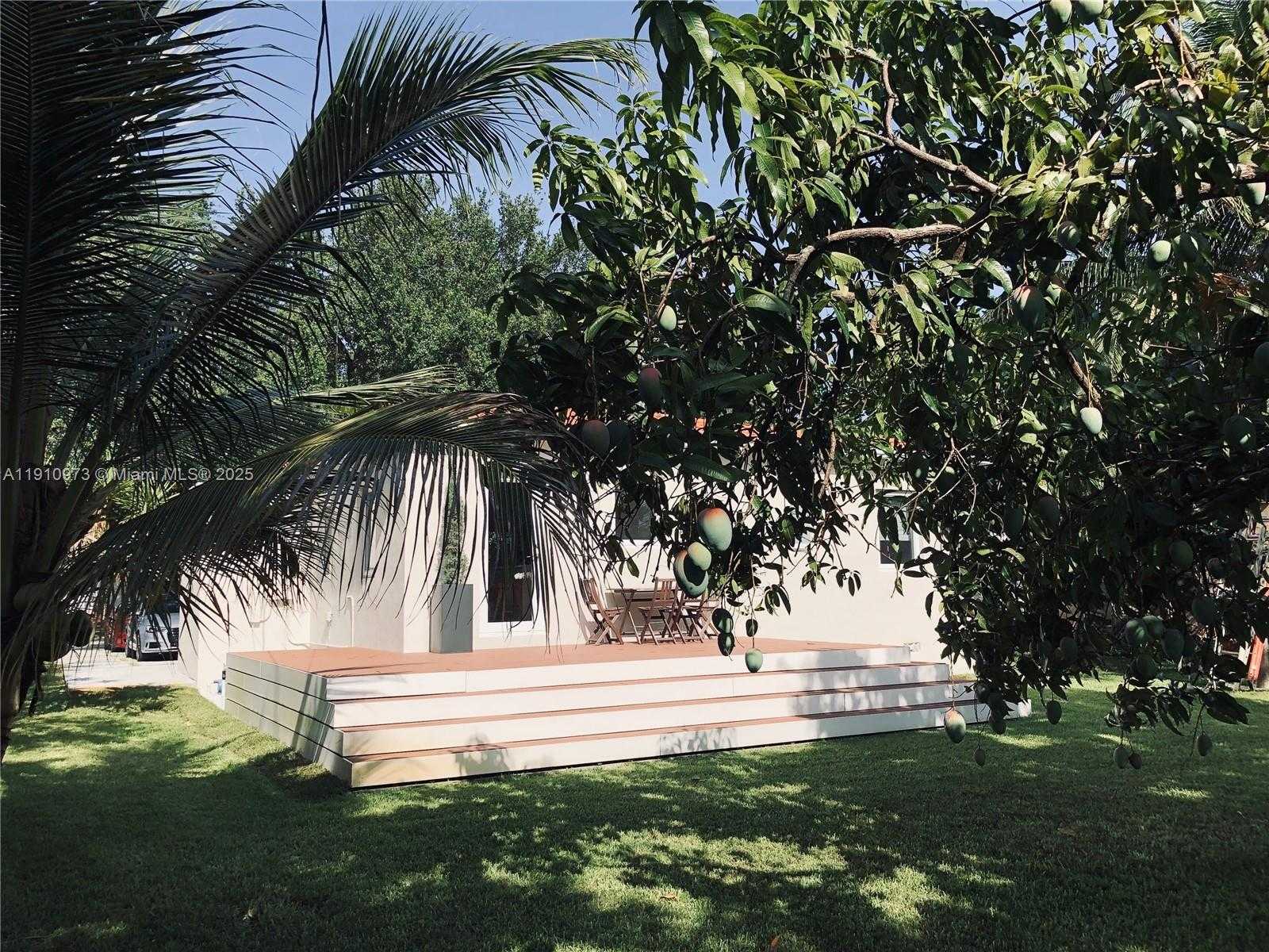 Small Image of 630 CARDINAL ST, Miami Springs Number 20