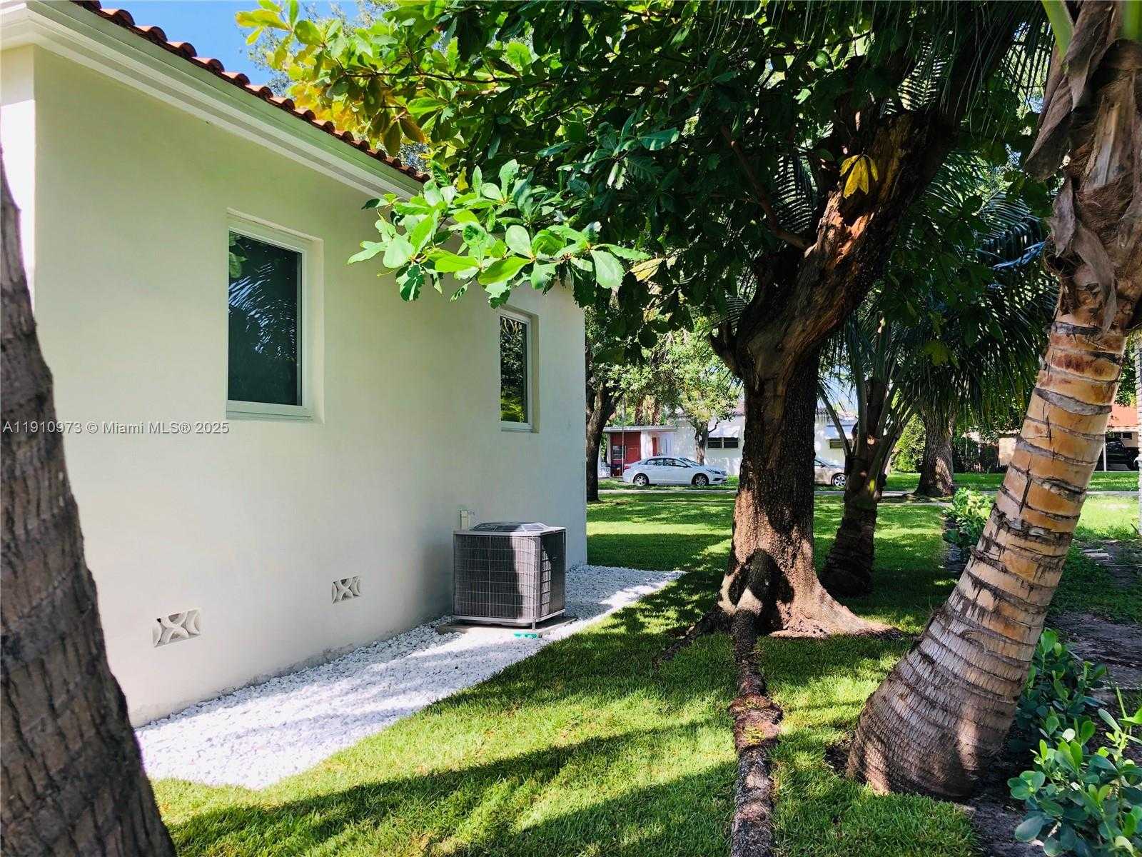 Small Image of 630 CARDINAL ST, Miami Springs Number 21