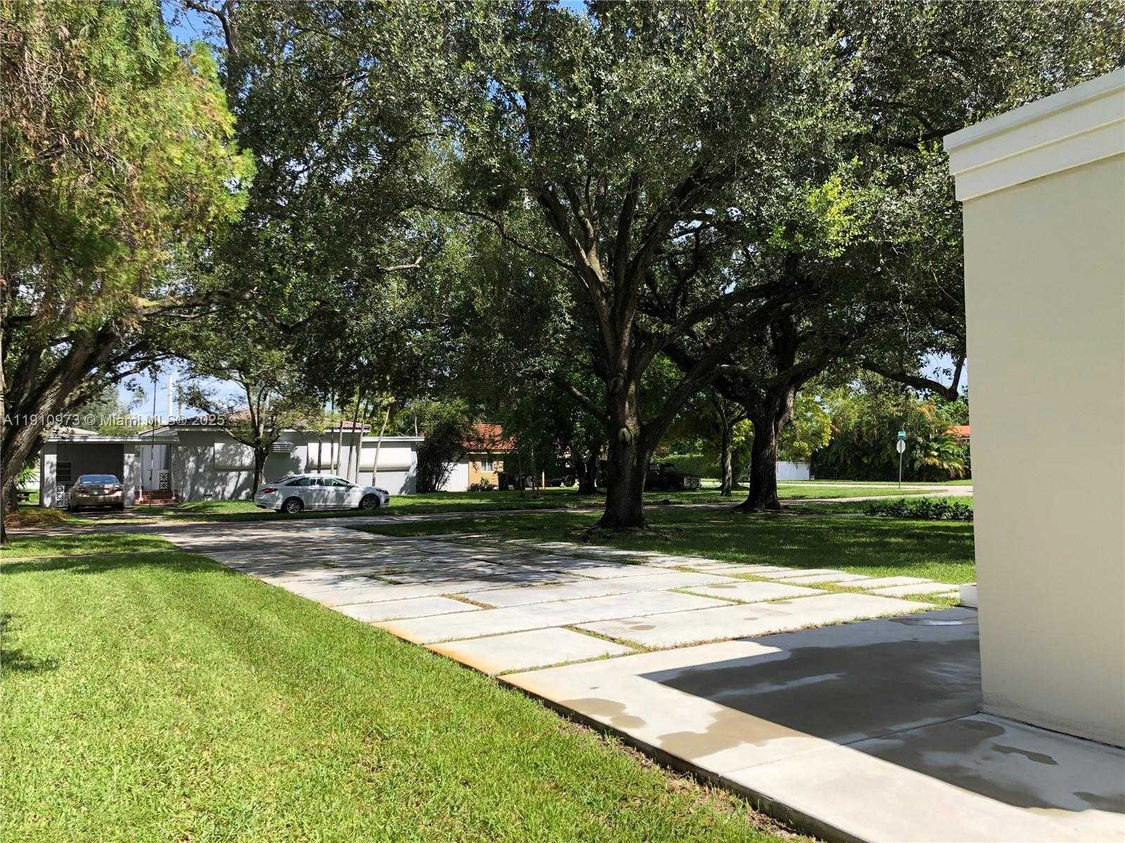 Small Image of 630 CARDINAL ST, Miami Springs Number 22