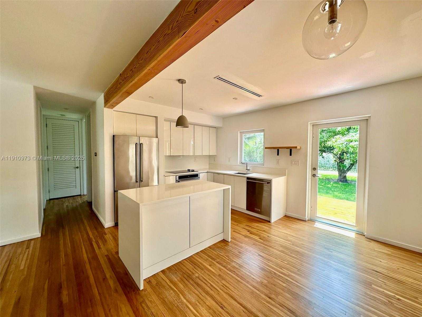 Small Image of 630 CARDINAL ST, Miami Springs Number 8