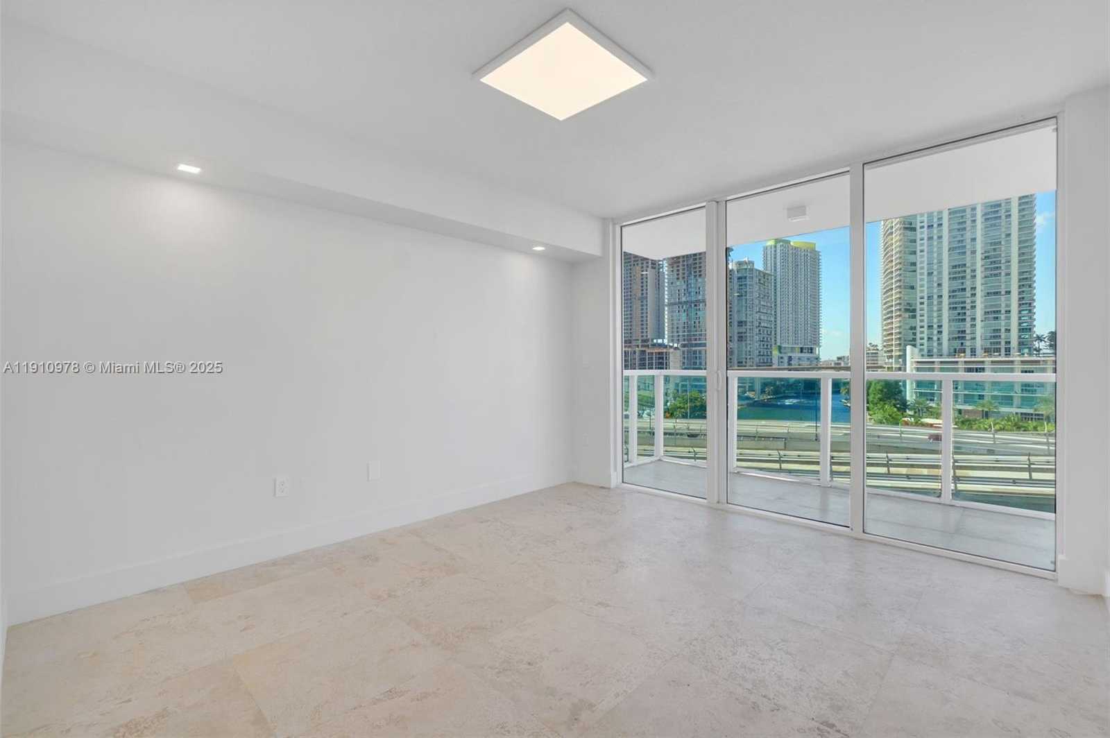 Small Image of 31 SOUTH EAST 5TH ST #901, Miami Number 12