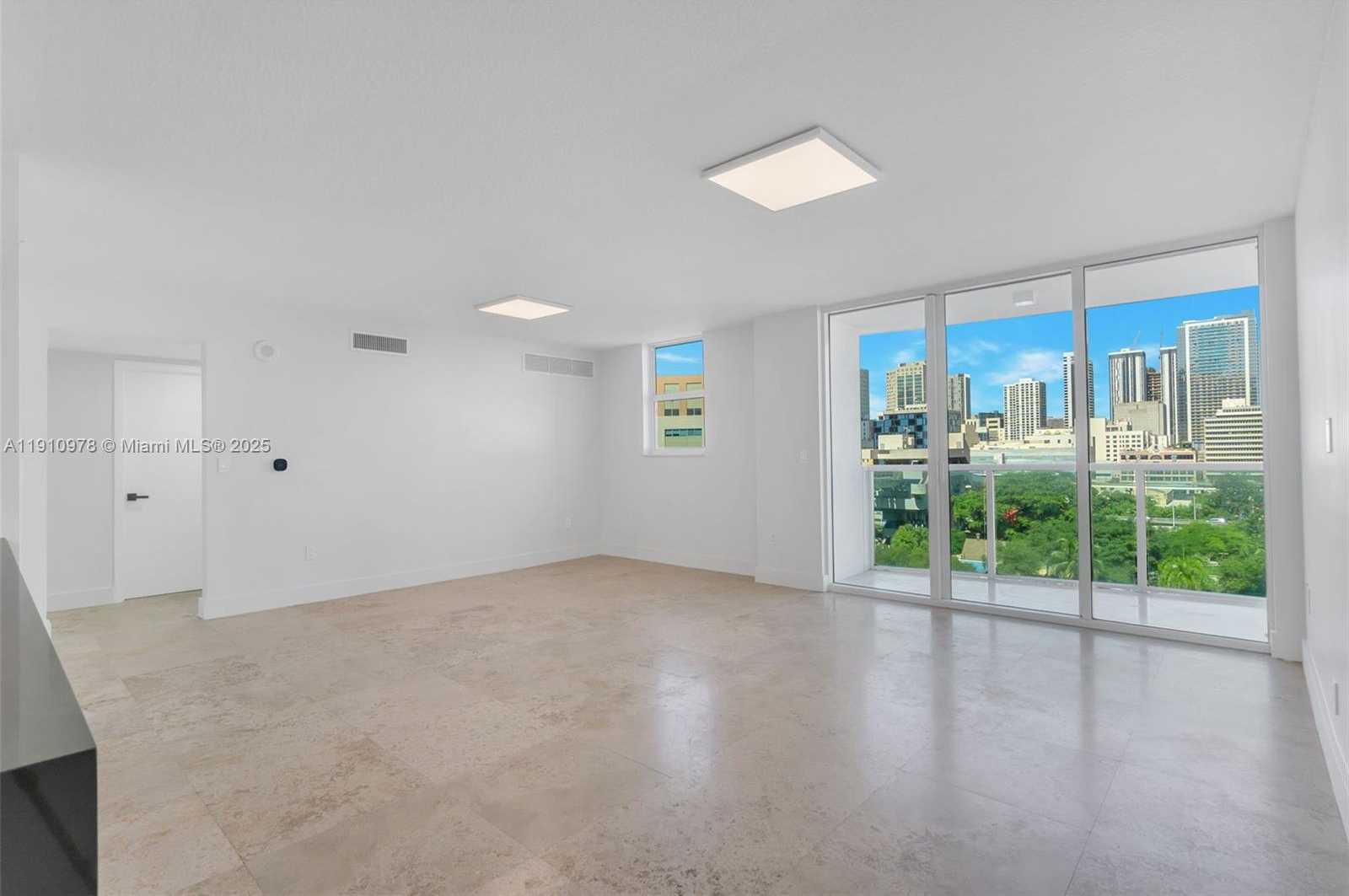 Small Image of 31 SOUTH EAST 5TH ST #901, Miami Number 3