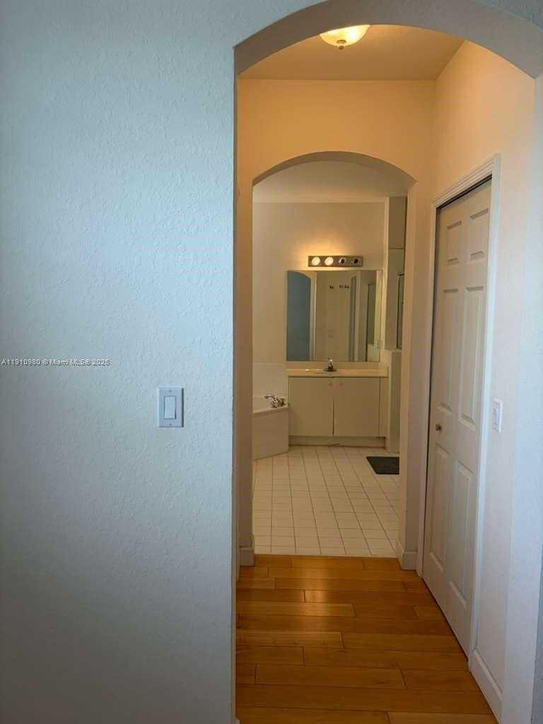 Small Image of 8666 NORTH WEST 114TH CT #8666, Doral Number 35