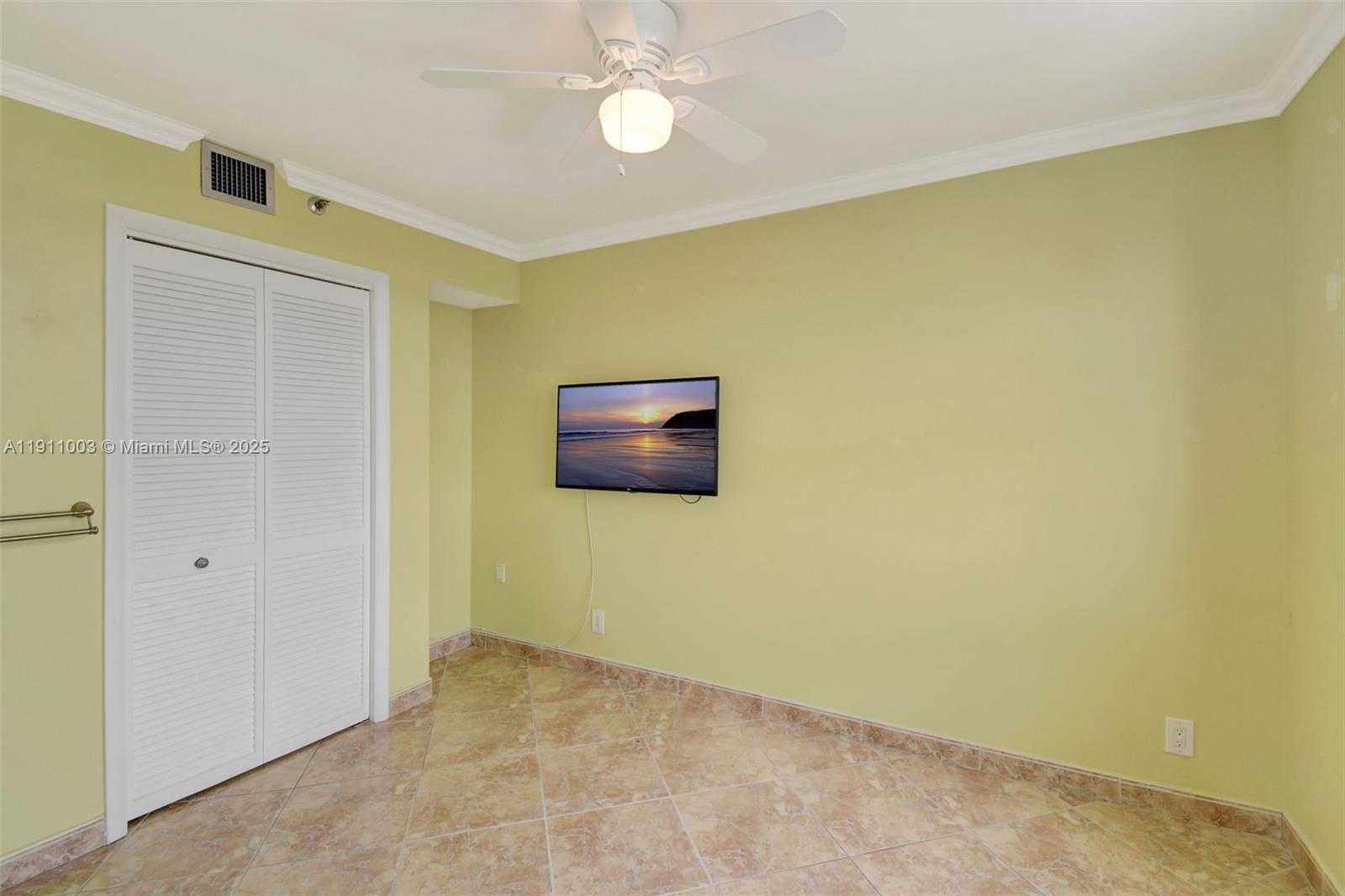 Small Image of 300 THREE ISLANDS BLVD #518, Hallandale Beach Number 21