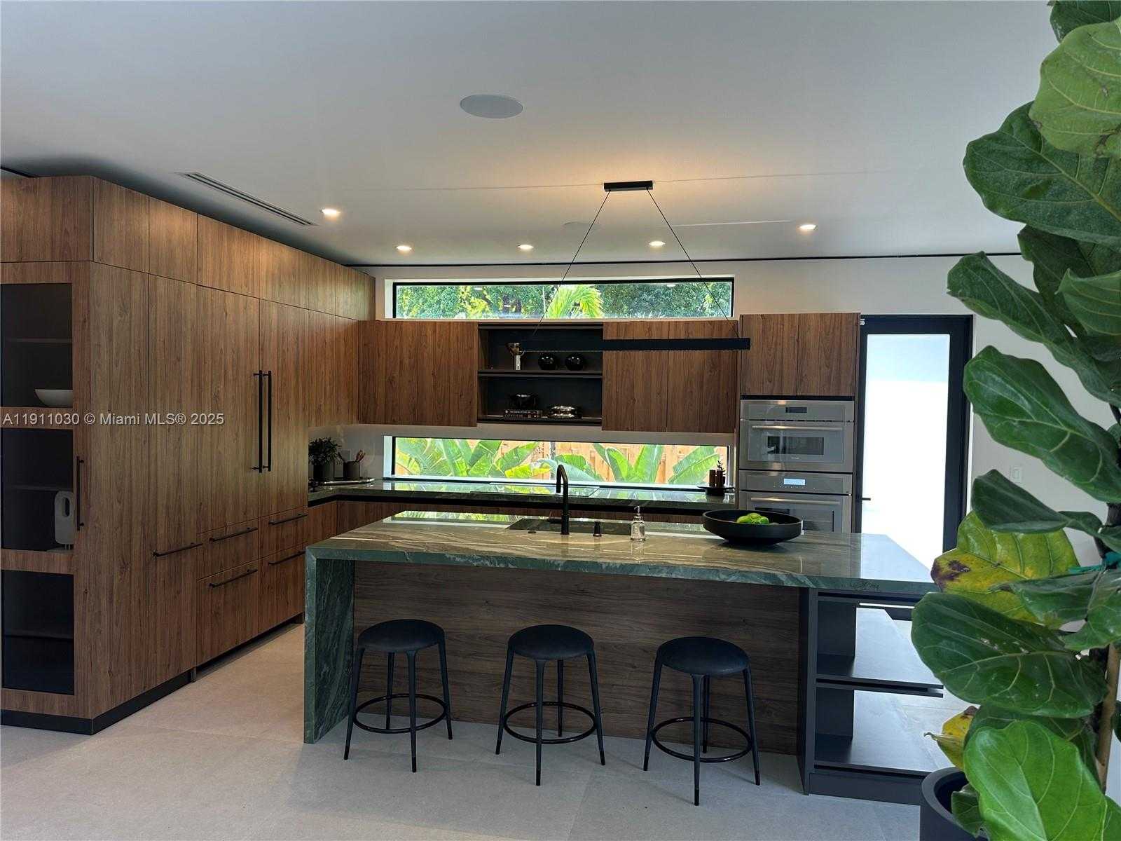 Small Image of Biscayne Park Number 10