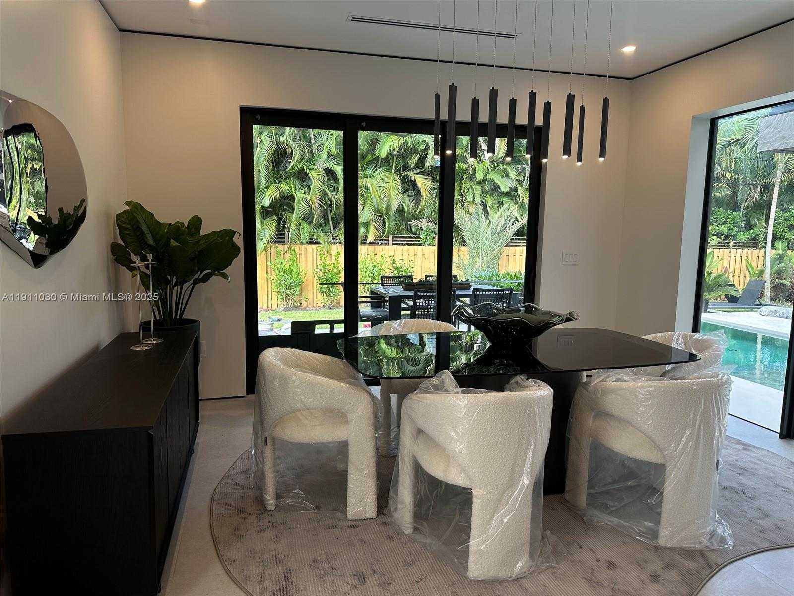 Small Image of Biscayne Park Number 12