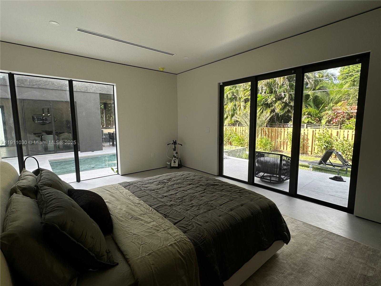 Small Image of Biscayne Park Number 15