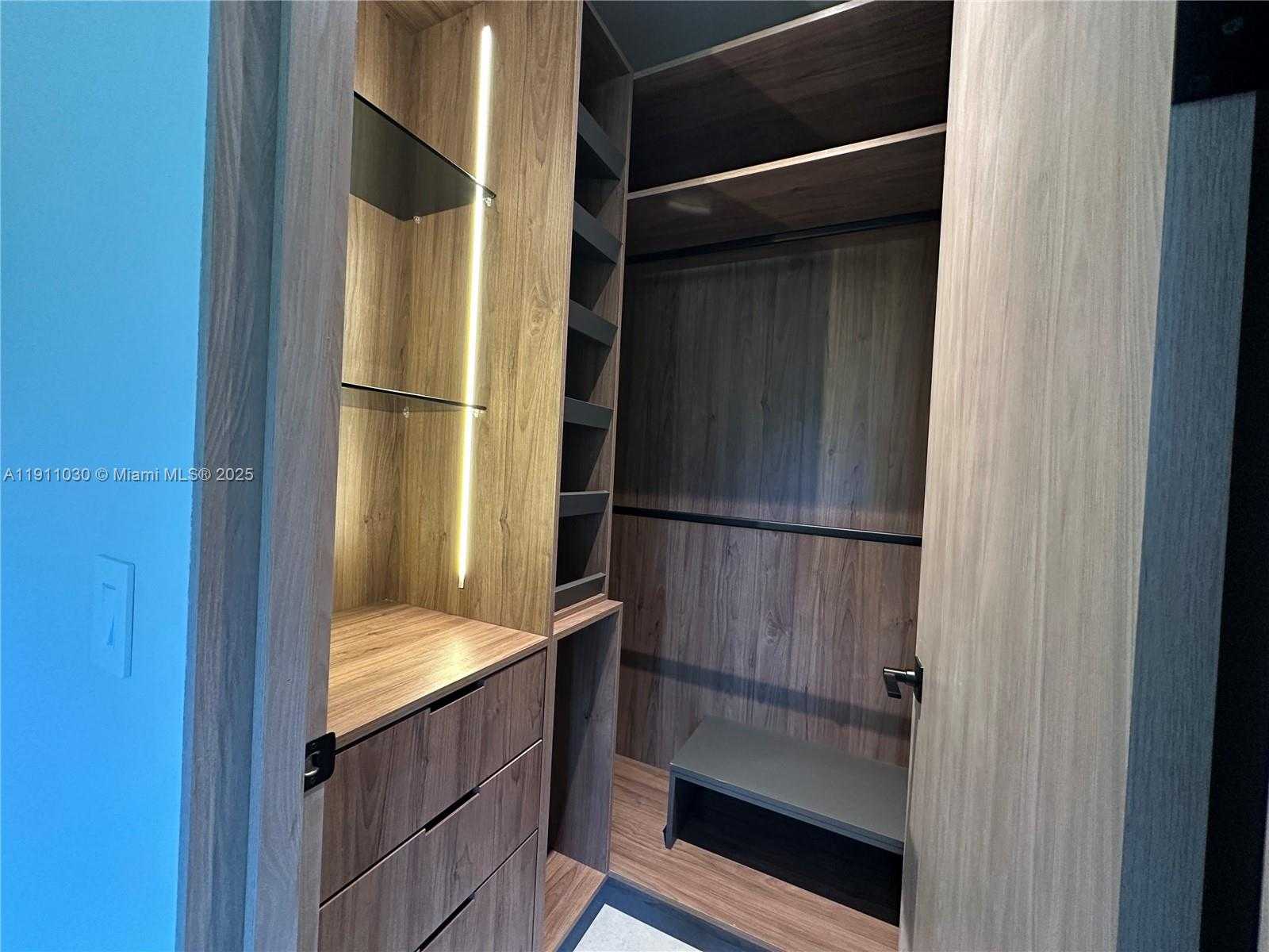 Small Image of Biscayne Park Number 18