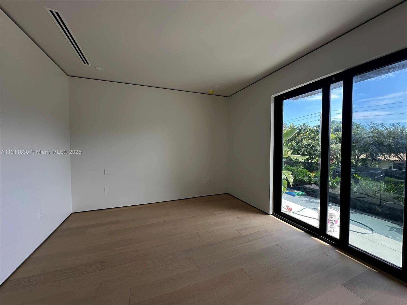 Small Image of Biscayne Park Number 25