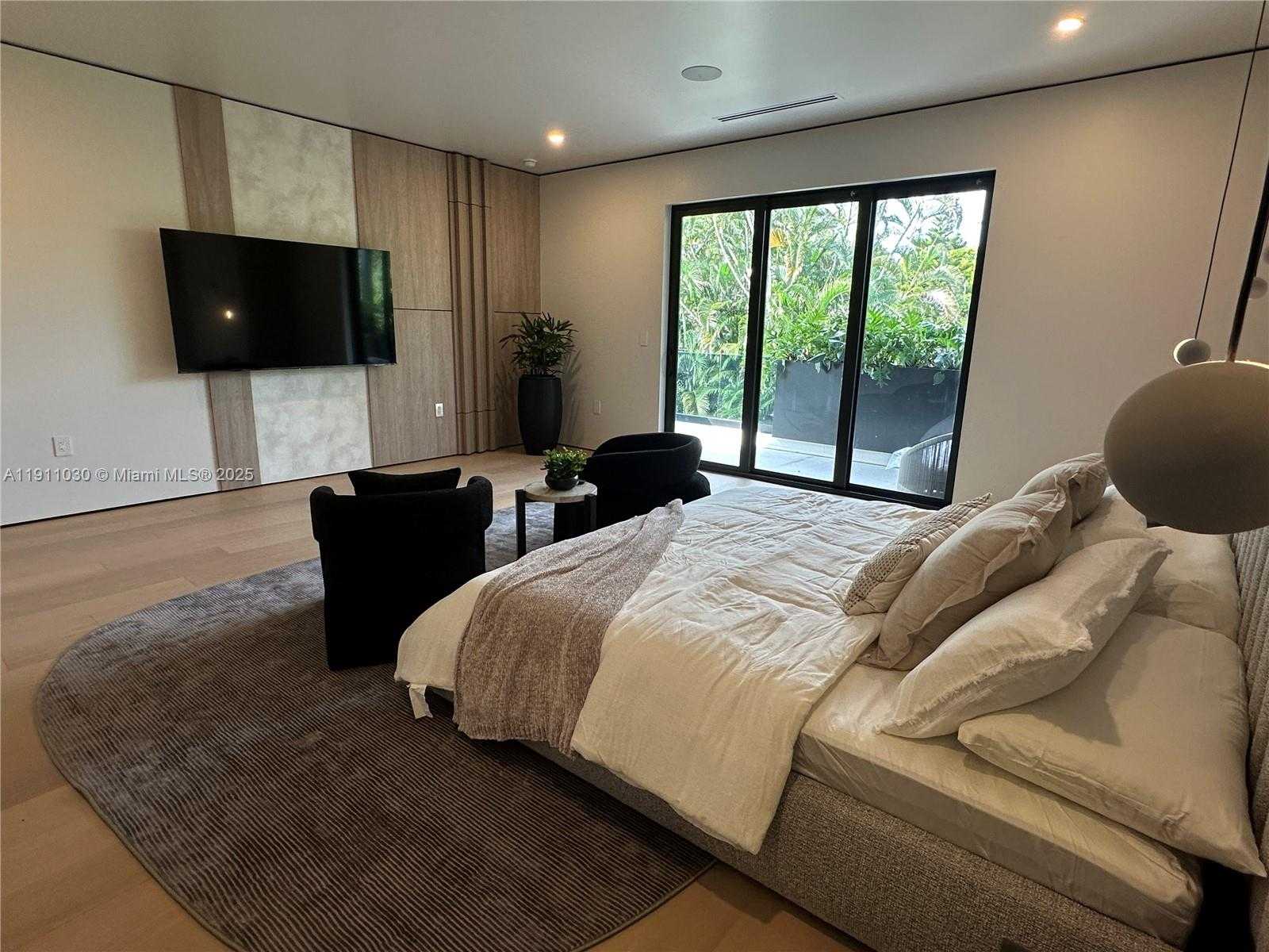 Small Image of Biscayne Park Number 29