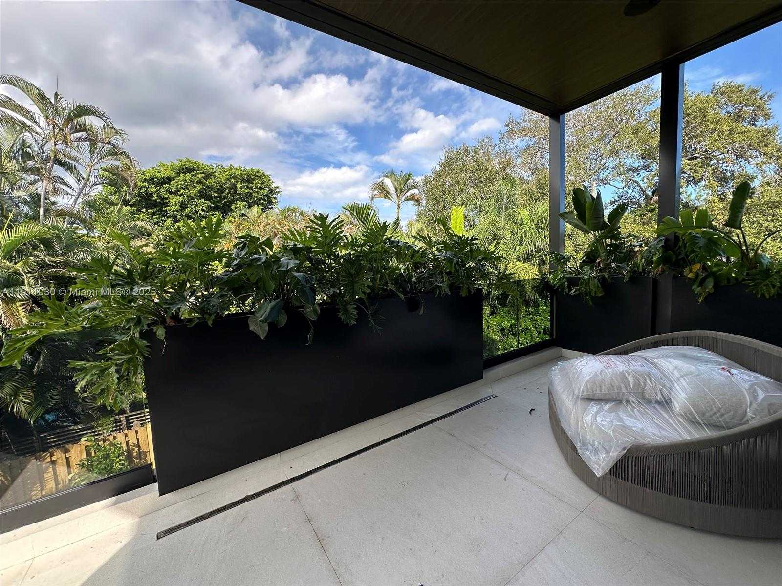 Small Image of Biscayne Park Number 30