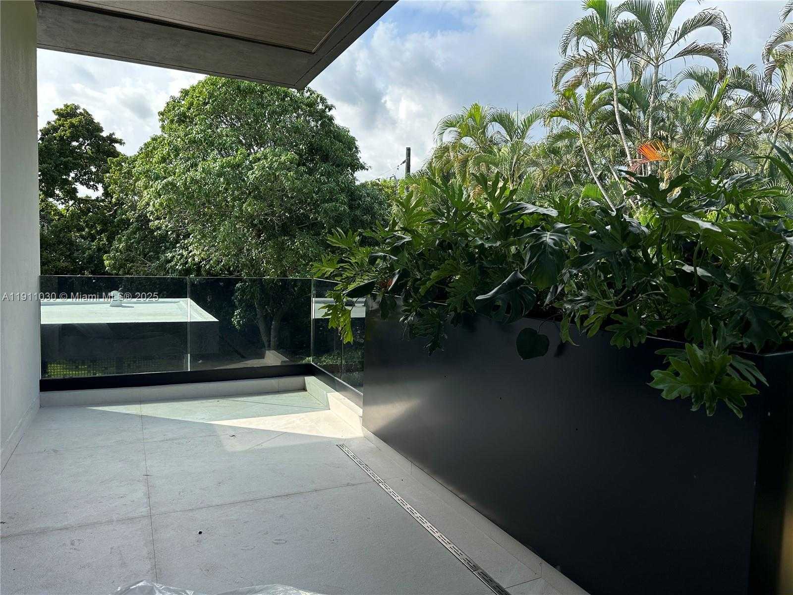 Small Image of Biscayne Park Number 31