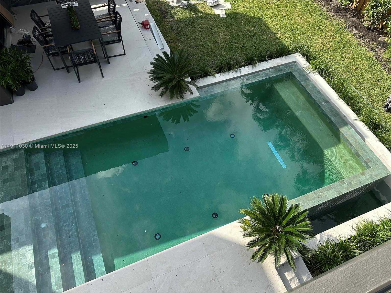 Small Image of Biscayne Park Number 32