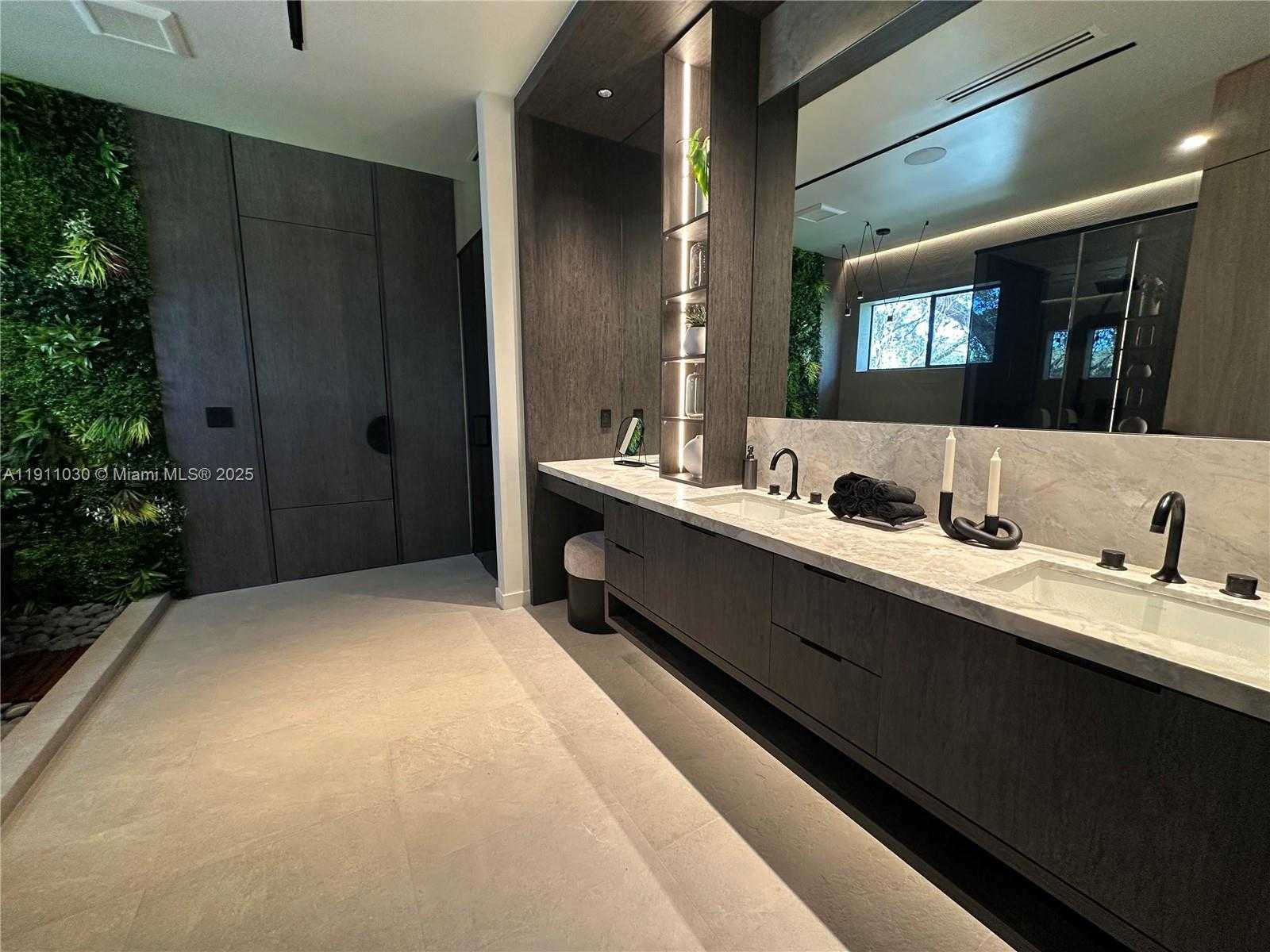 Small Image of Biscayne Park Number 33