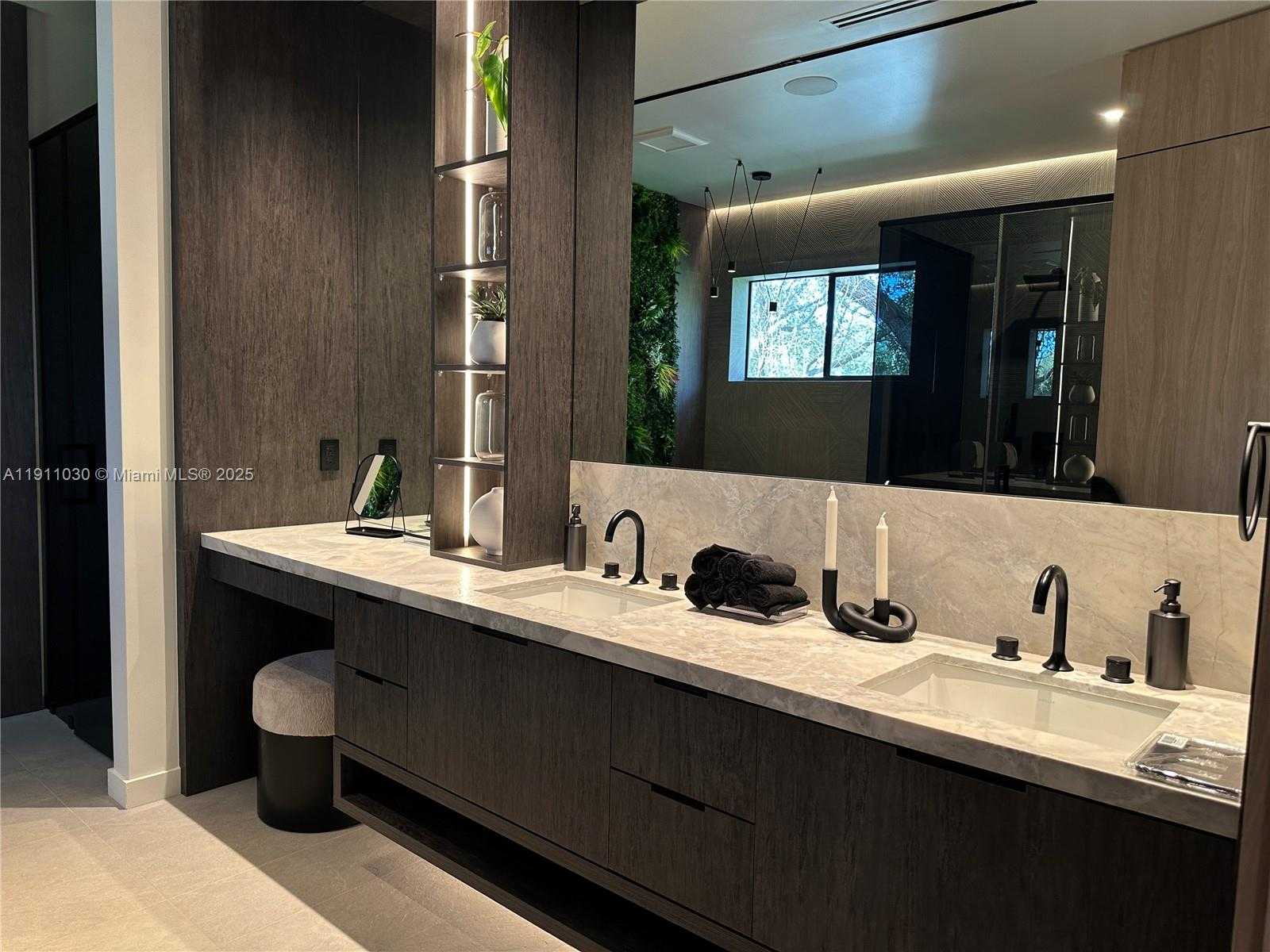 Small Image of Biscayne Park Number 34