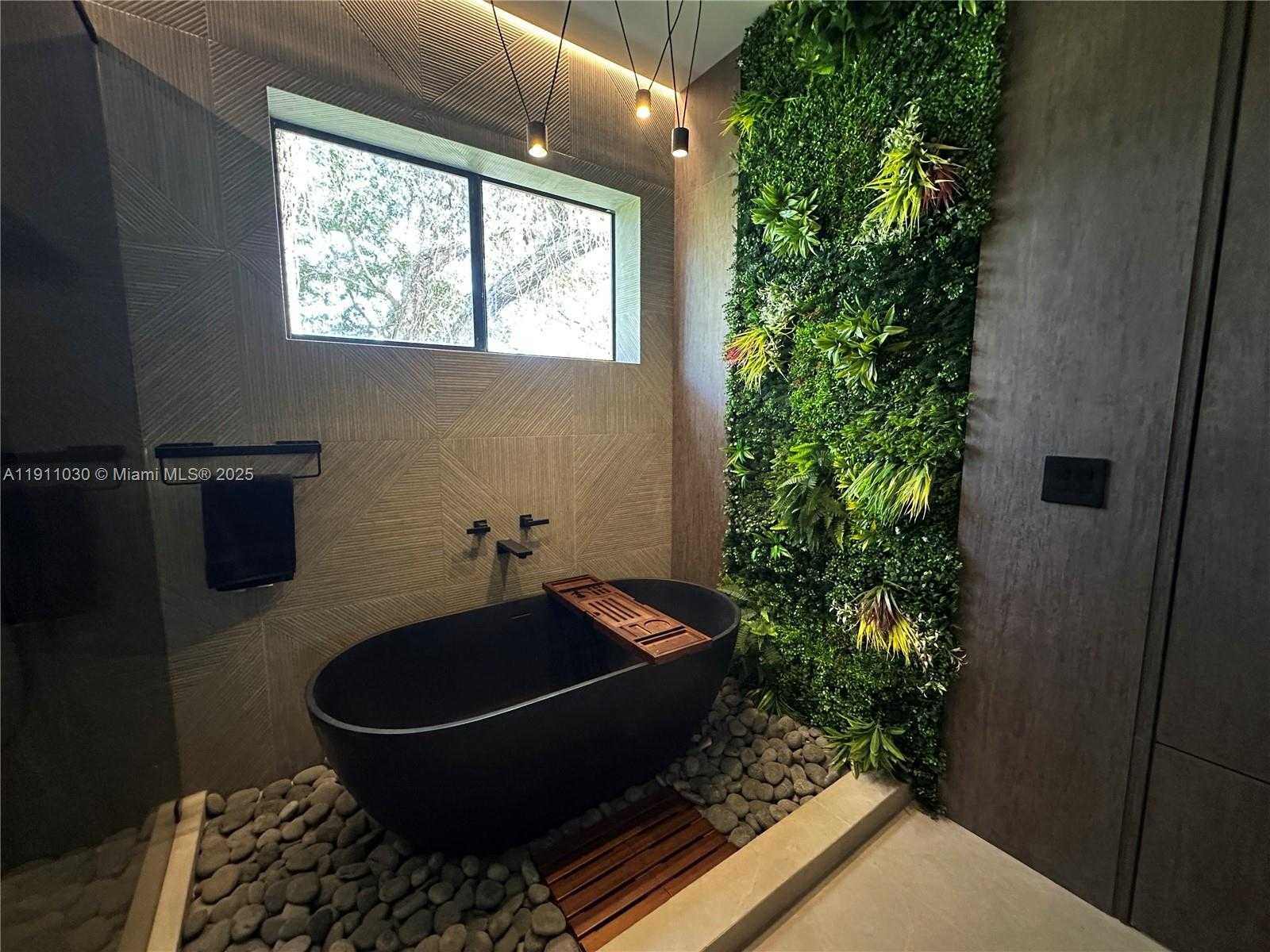 Small Image of Biscayne Park Number 36