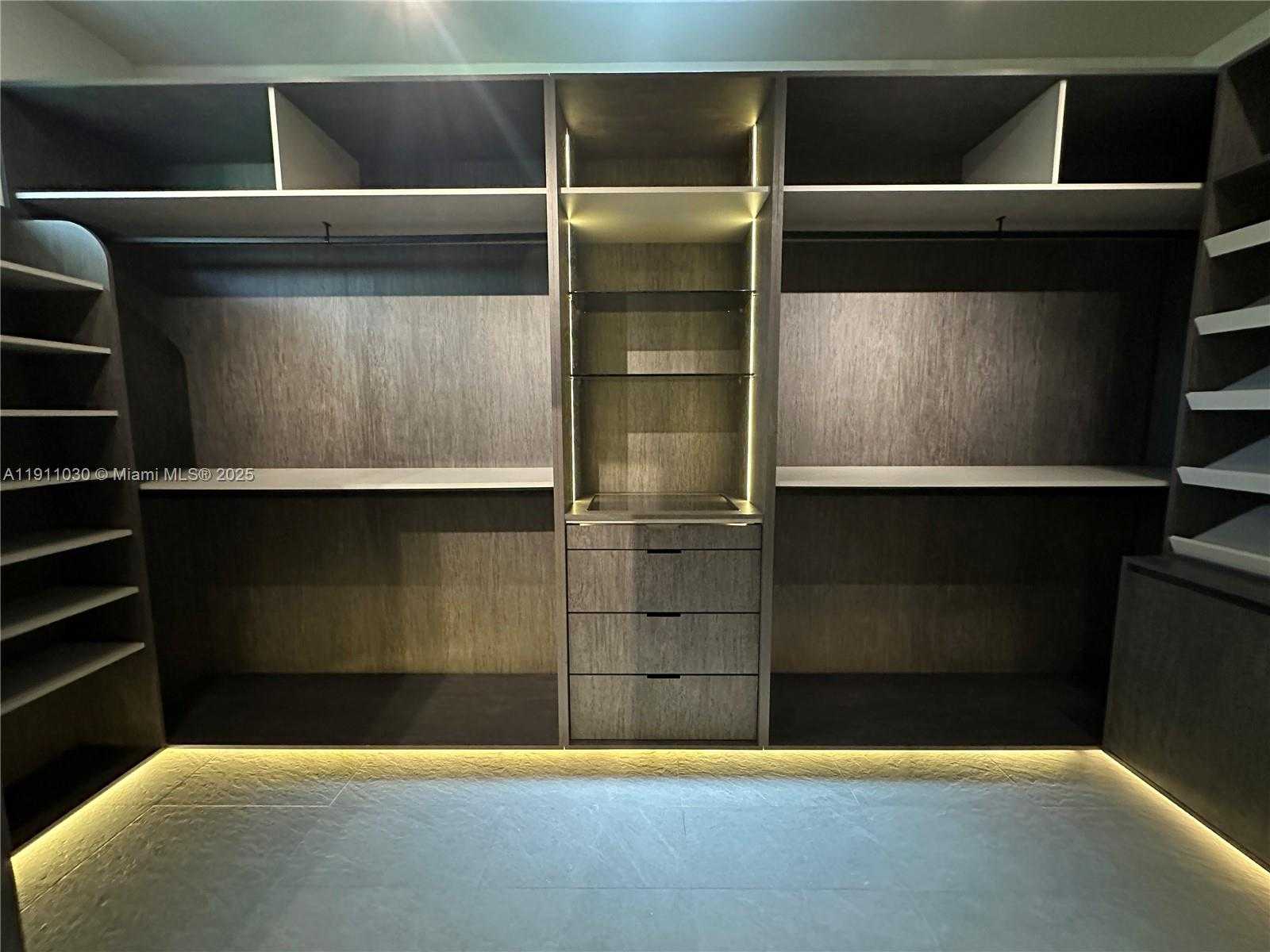 Small Image of Biscayne Park Number 37