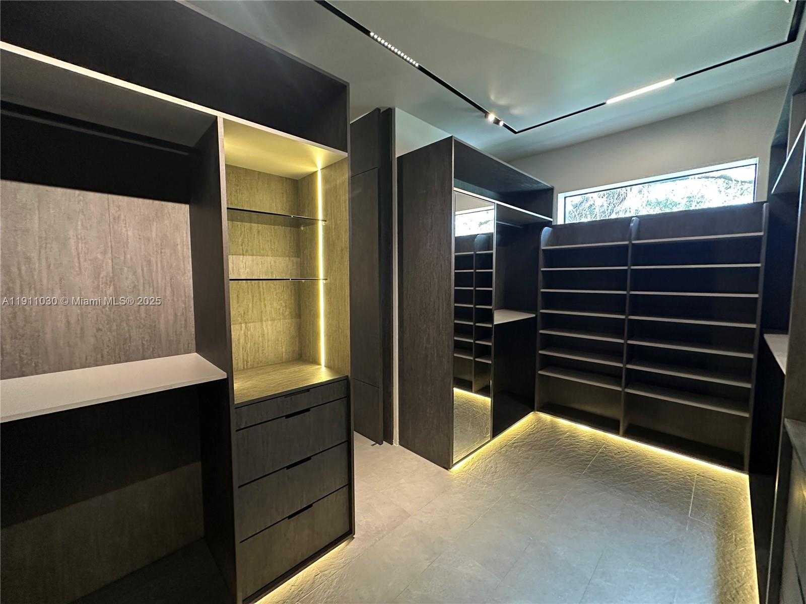 Small Image of Biscayne Park Number 38