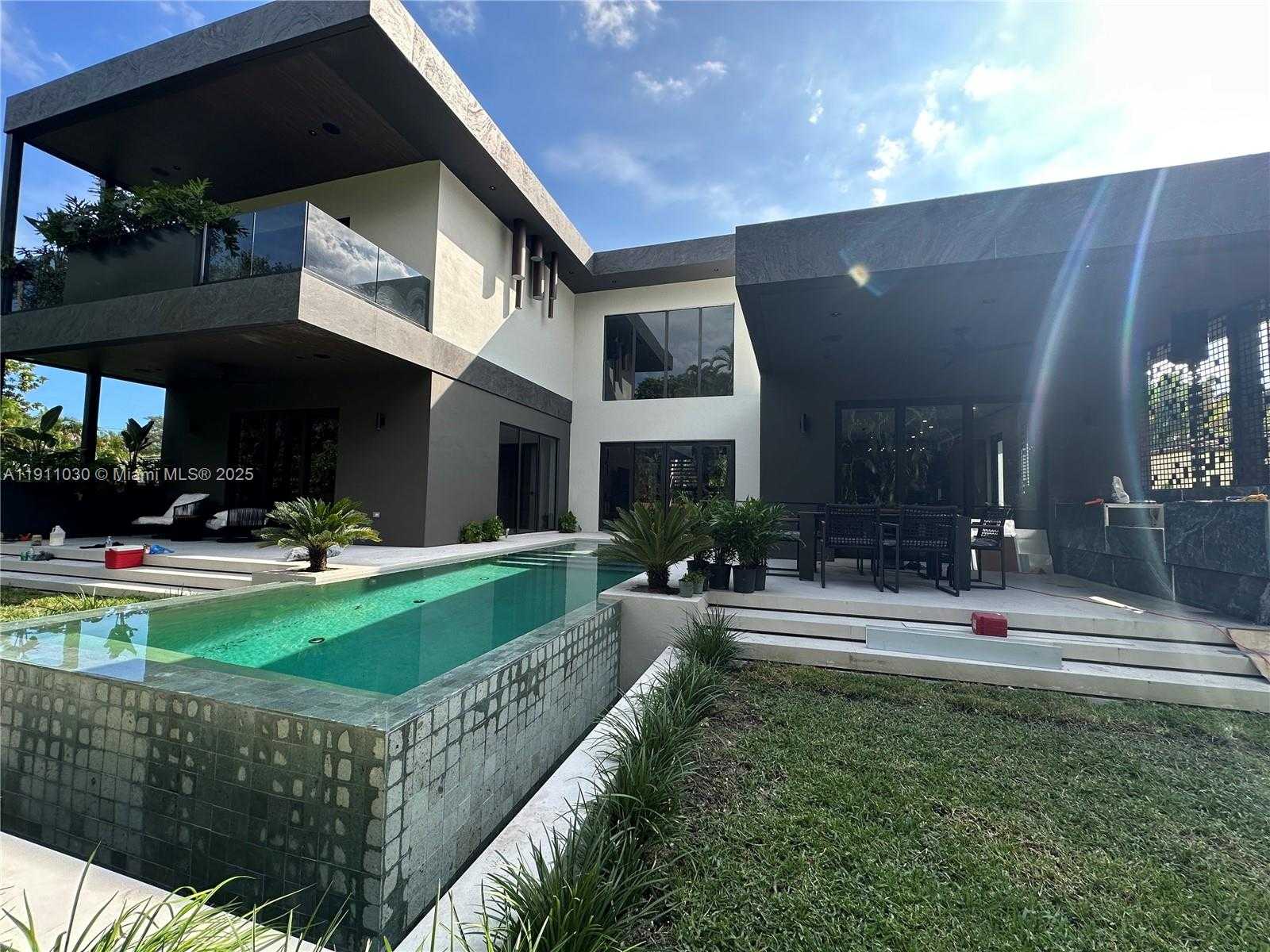 Small Image of Biscayne Park Number 4