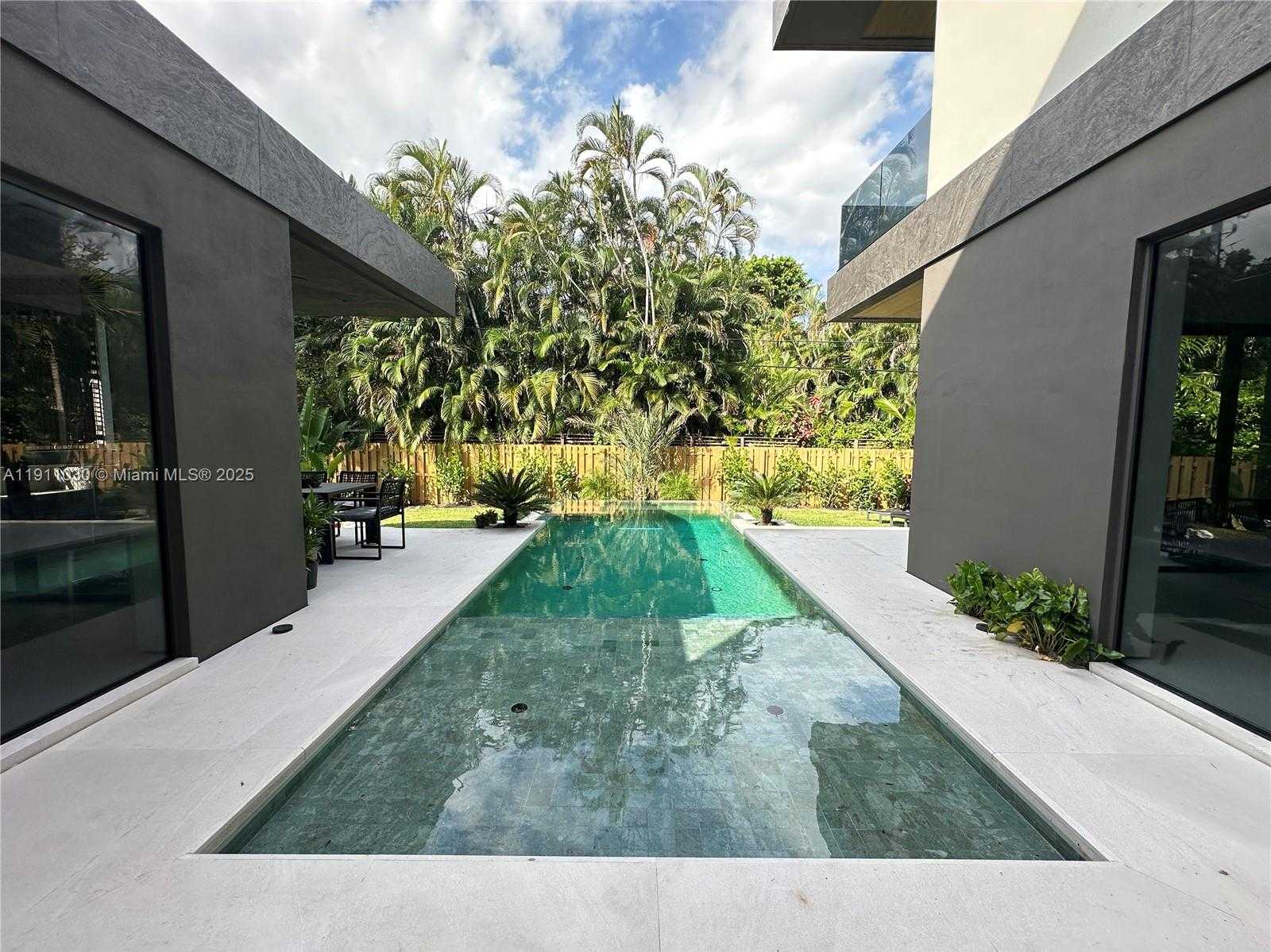 Small Image of Biscayne Park Number 5