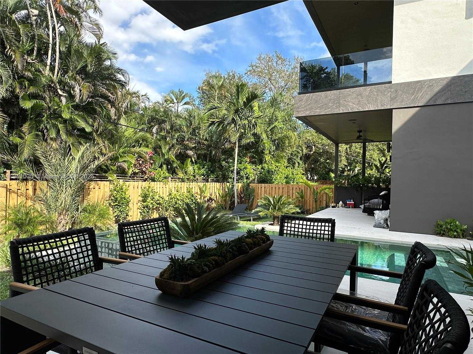 Small Image of Biscayne Park Number 6