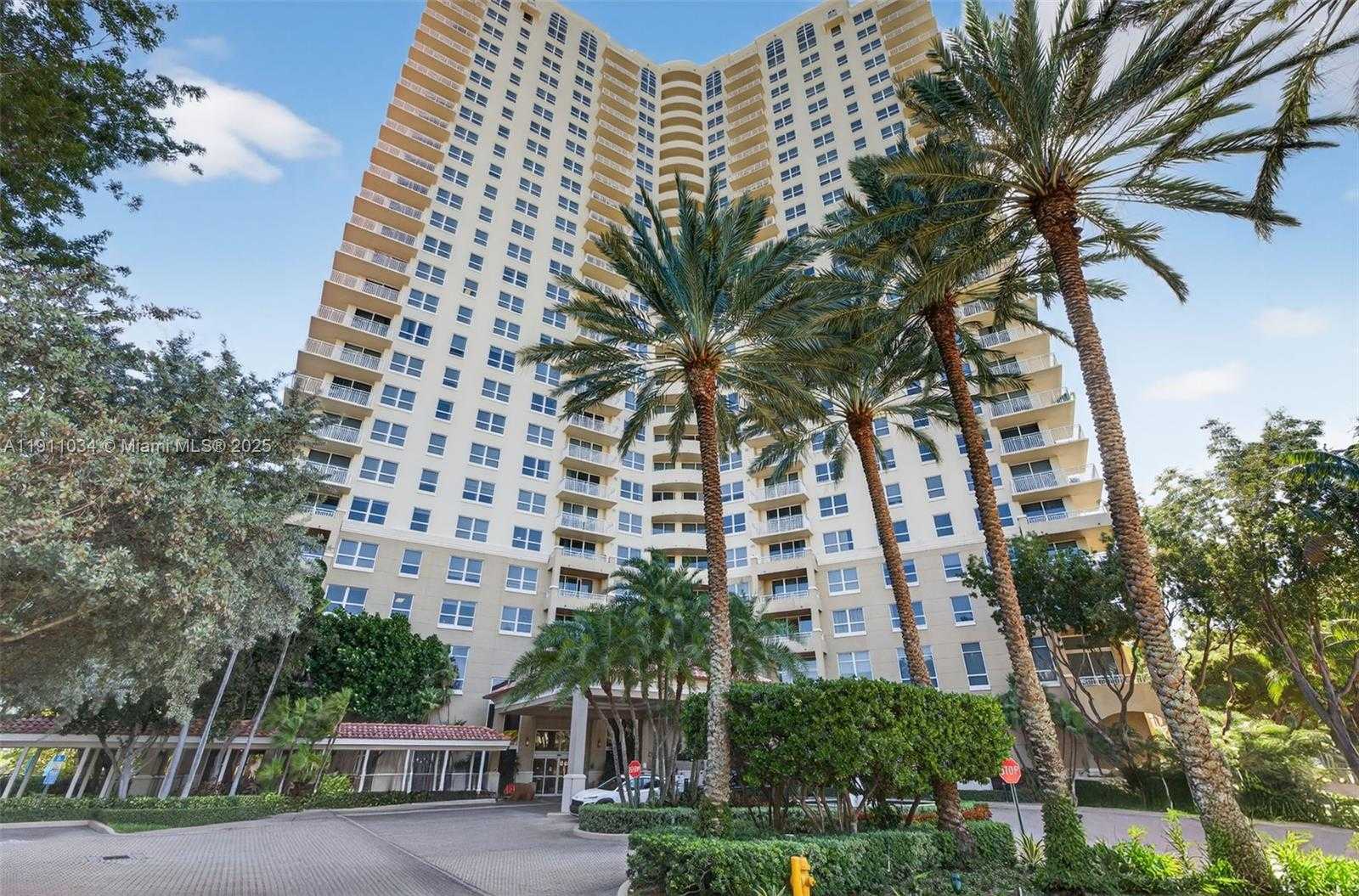 Small Image of 19501 WEST COUNTRY CLUB DR #313, Aventura Number 3