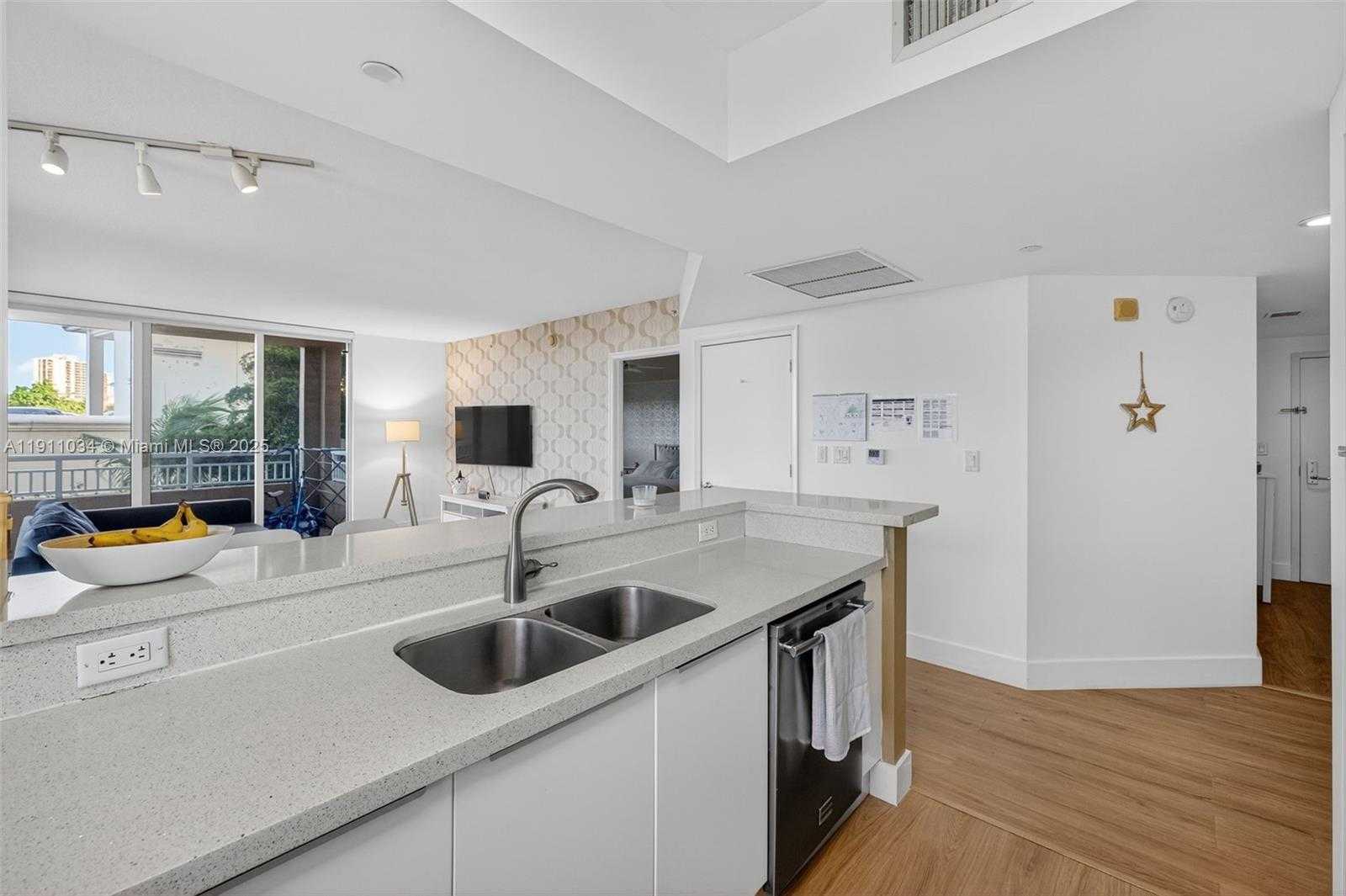 Small Image of 19501 WEST COUNTRY CLUB DR #313, Aventura Number 30