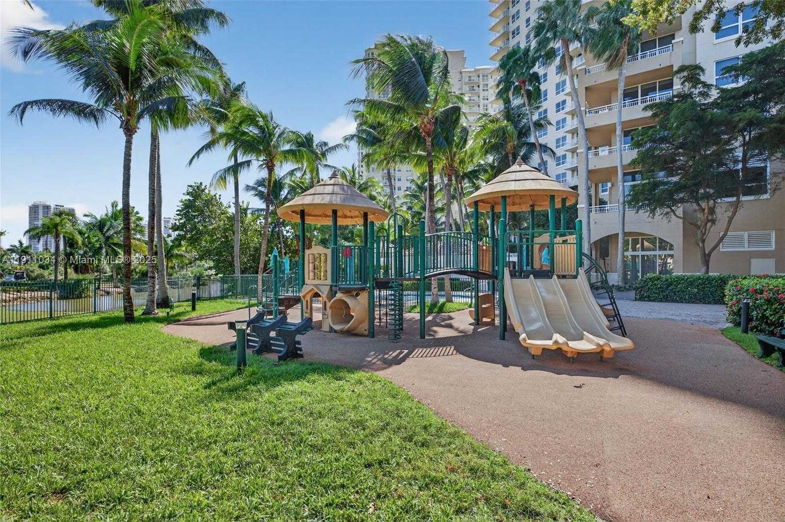 Small Image of 19501 WEST COUNTRY CLUB DR #313, Aventura Number 76