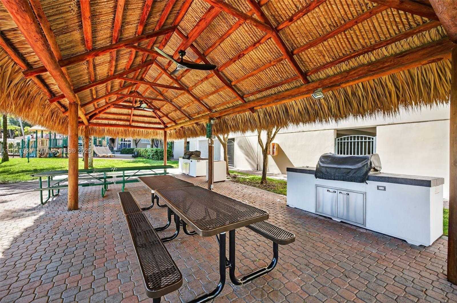 Small Image of 19501 WEST COUNTRY CLUB DR #313, Aventura Number 77