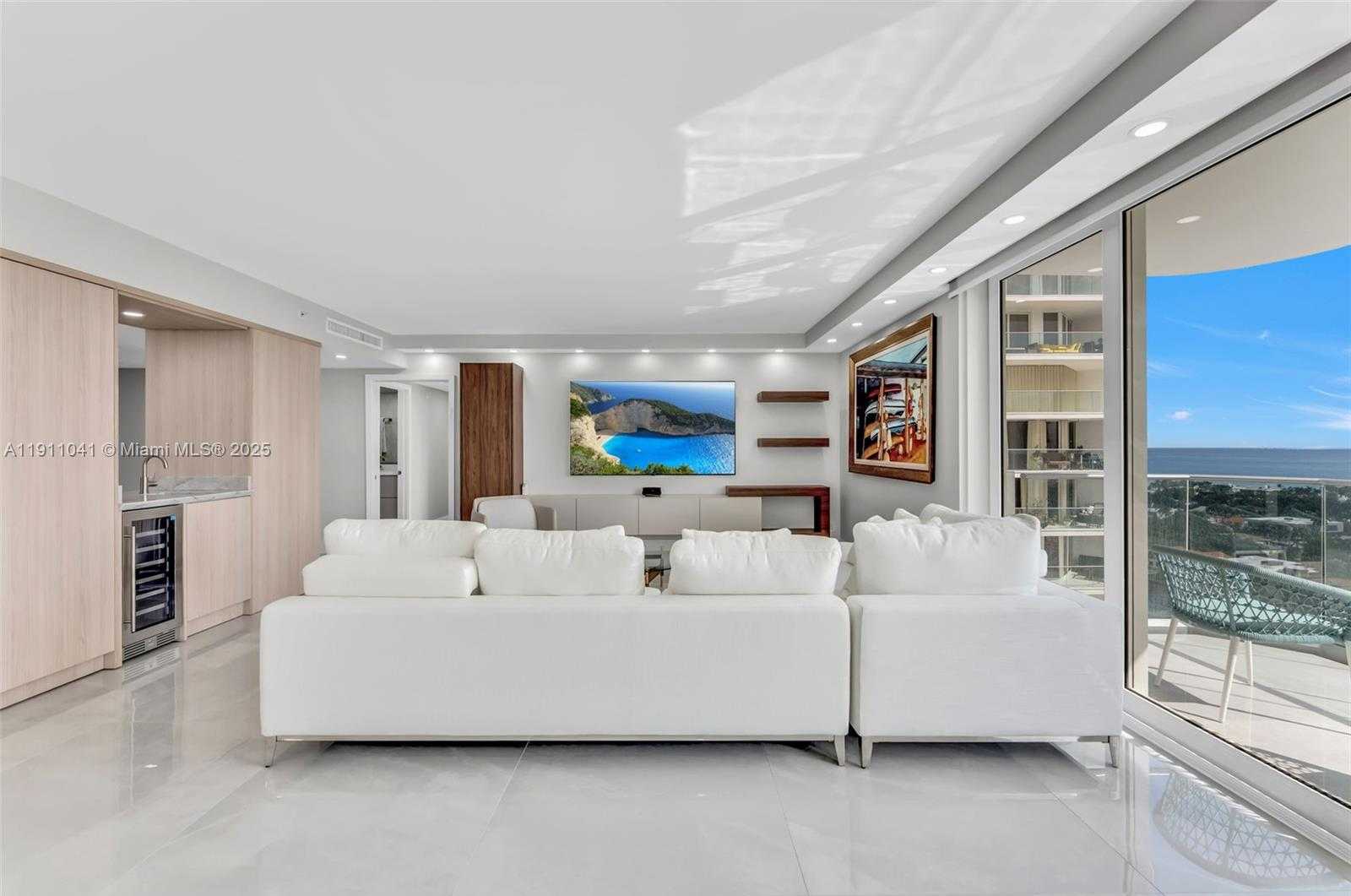 Small Image of 19707 TURNBERRY WAY #21E, Aventura Number 11