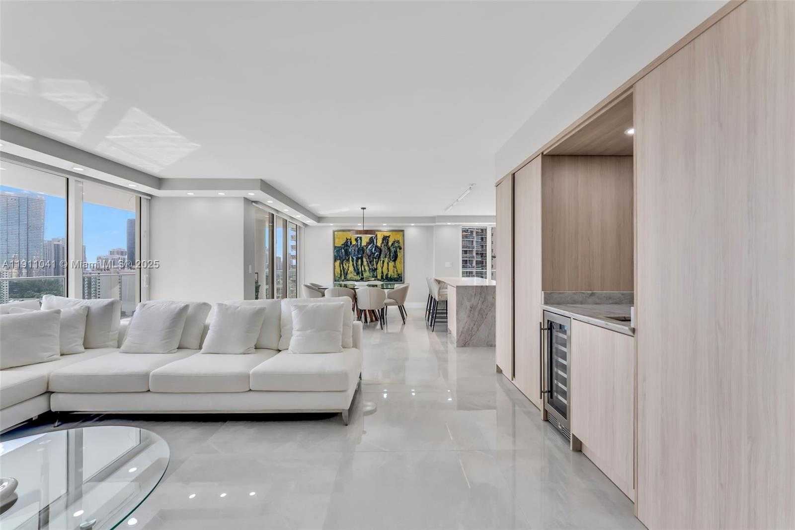 Small Image of 19707 TURNBERRY WAY #21E, Aventura Number 12