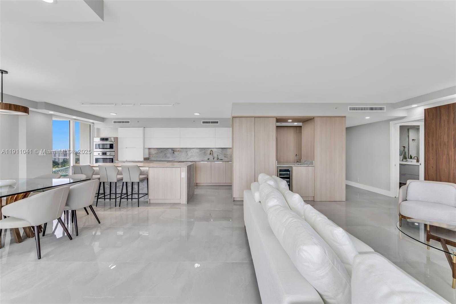 Small Image of 19707 TURNBERRY WAY #21E, Aventura Number 13