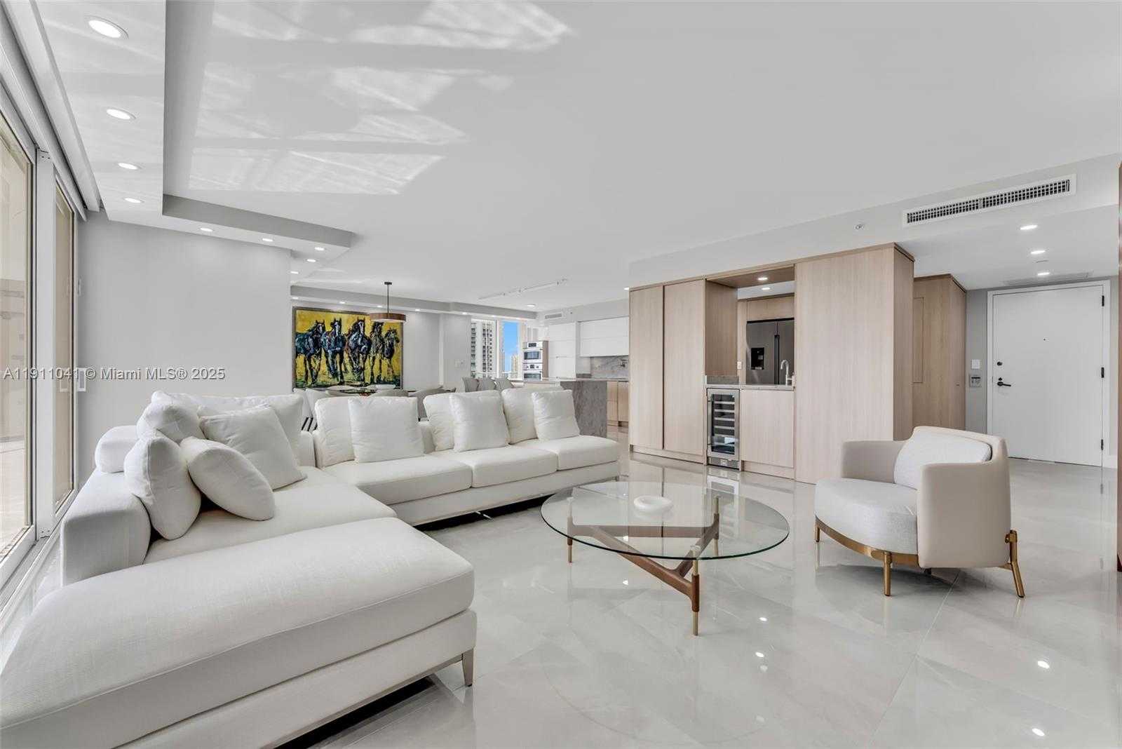 Small Image of 19707 TURNBERRY WAY #21E, Aventura Number 14