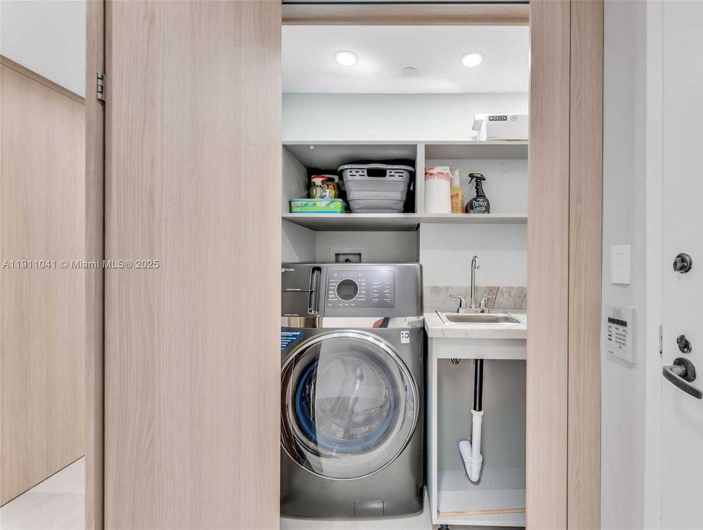 Small Image of 19707 TURNBERRY WAY #21E, Aventura Number 16