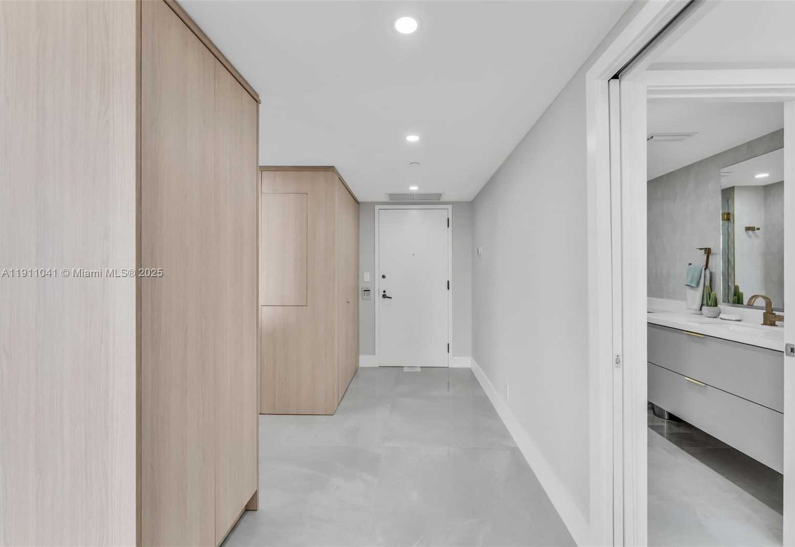 Small Image of 19707 TURNBERRY WAY #21E, Aventura Number 21