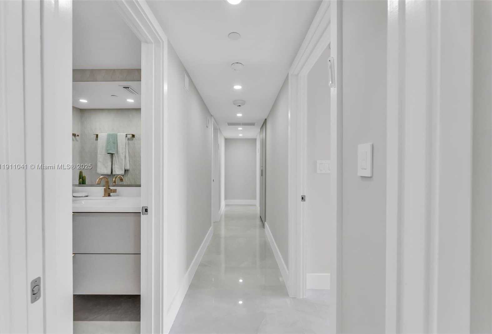 Small Image of 19707 TURNBERRY WAY #21E, Aventura Number 22