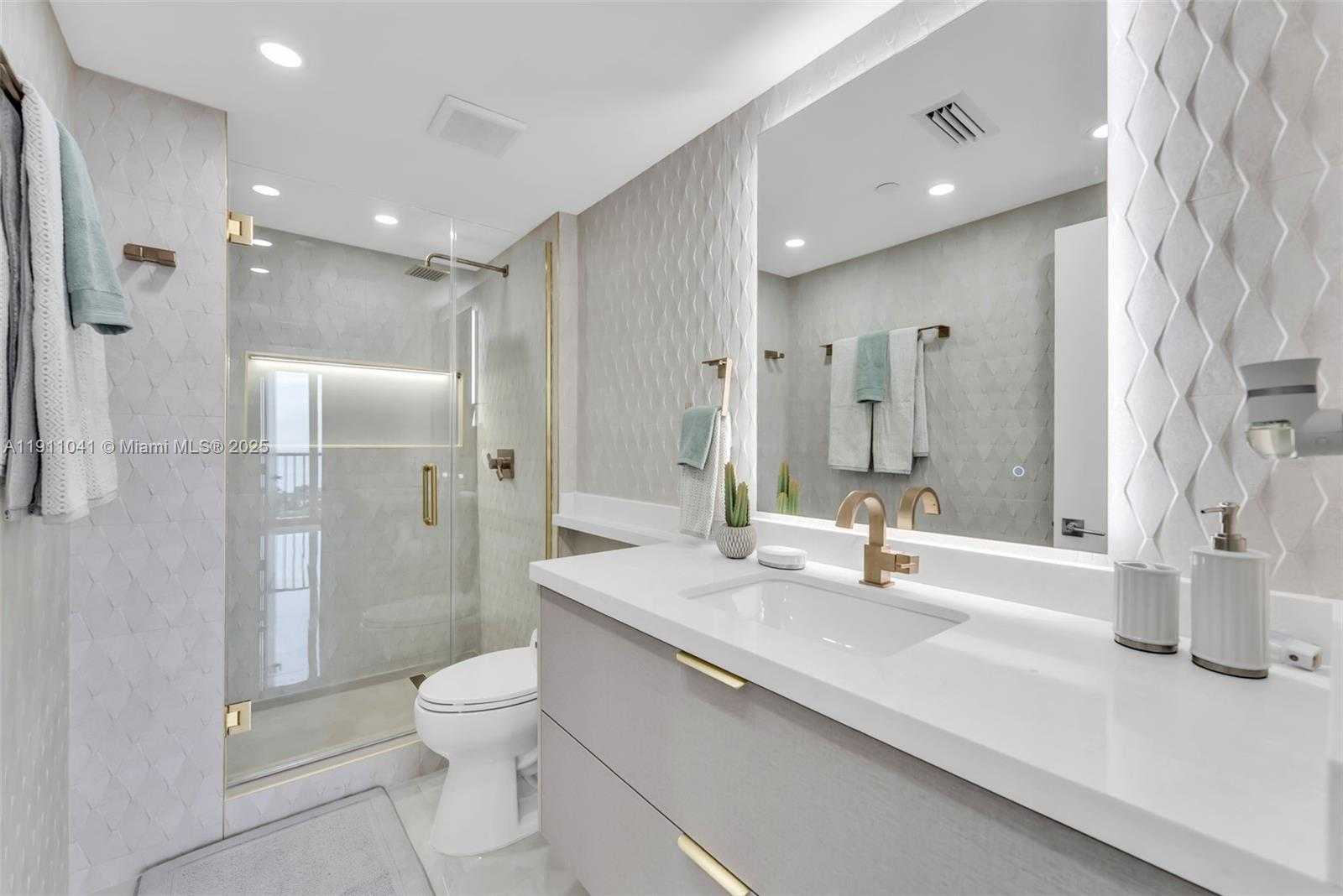 Small Image of 19707 TURNBERRY WAY #21E, Aventura Number 23