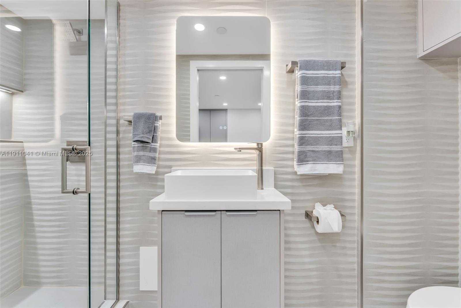 Small Image of 19707 TURNBERRY WAY #21E, Aventura Number 27