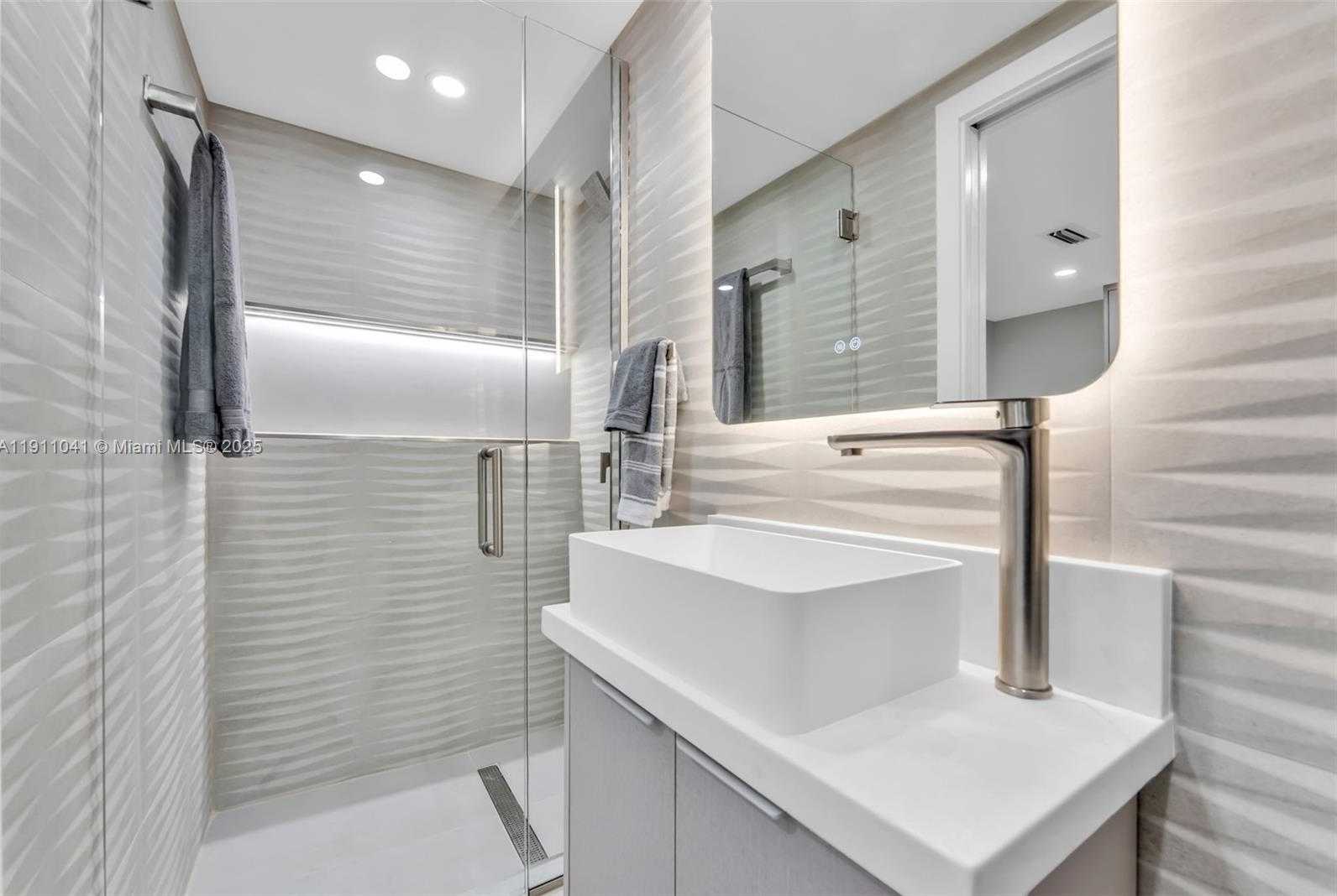 Small Image of 19707 TURNBERRY WAY #21E, Aventura Number 28