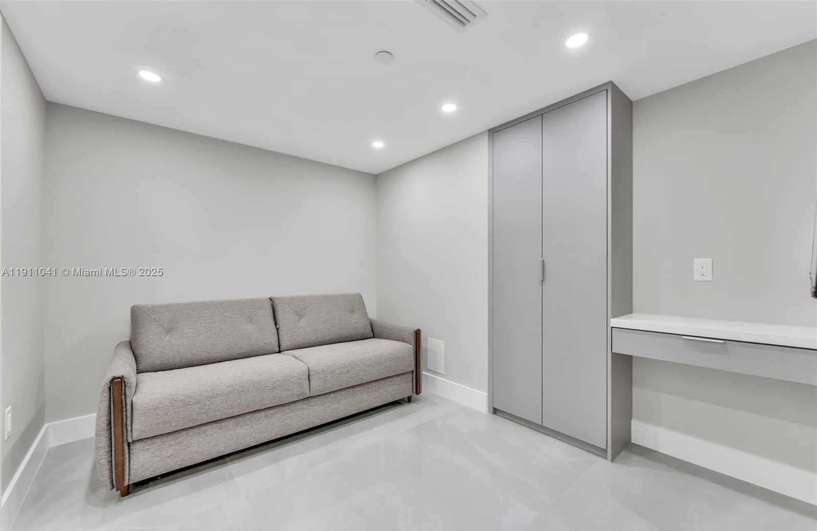 Small Image of 19707 TURNBERRY WAY #21E, Aventura Number 29