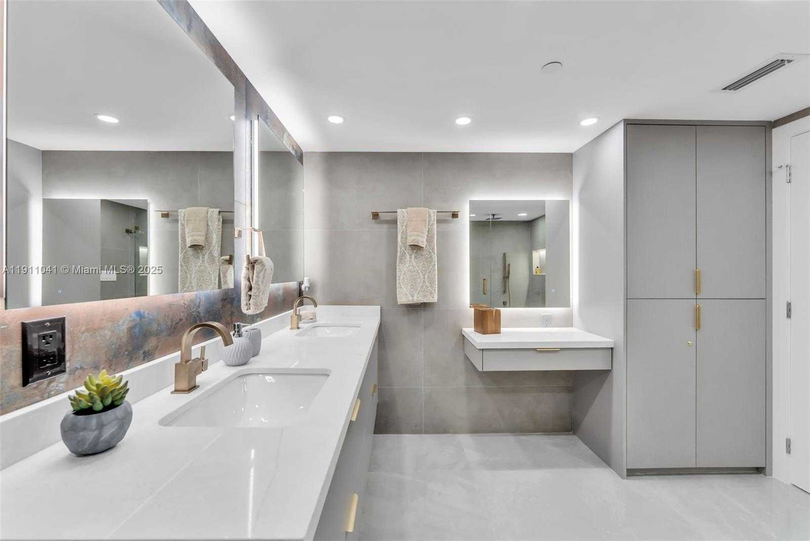 Small Image of 19707 TURNBERRY WAY #21E, Aventura Number 35