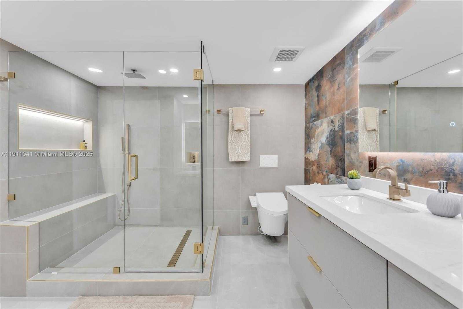 Small Image of 19707 TURNBERRY WAY #21E, Aventura Number 36