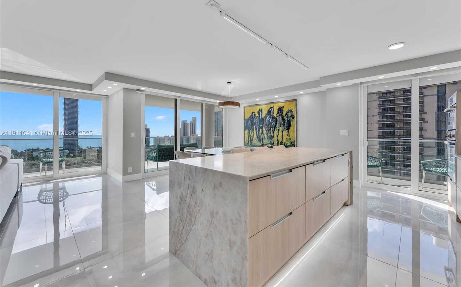 Small Image of 19707 TURNBERRY WAY #21E, Aventura Number 4