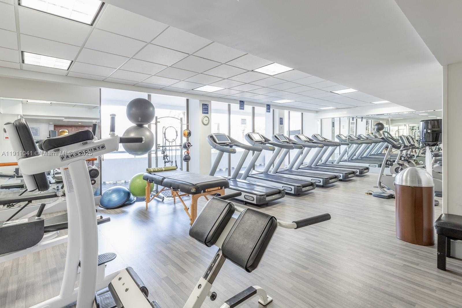 Small Image of 19707 TURNBERRY WAY #21E, Aventura Number 48