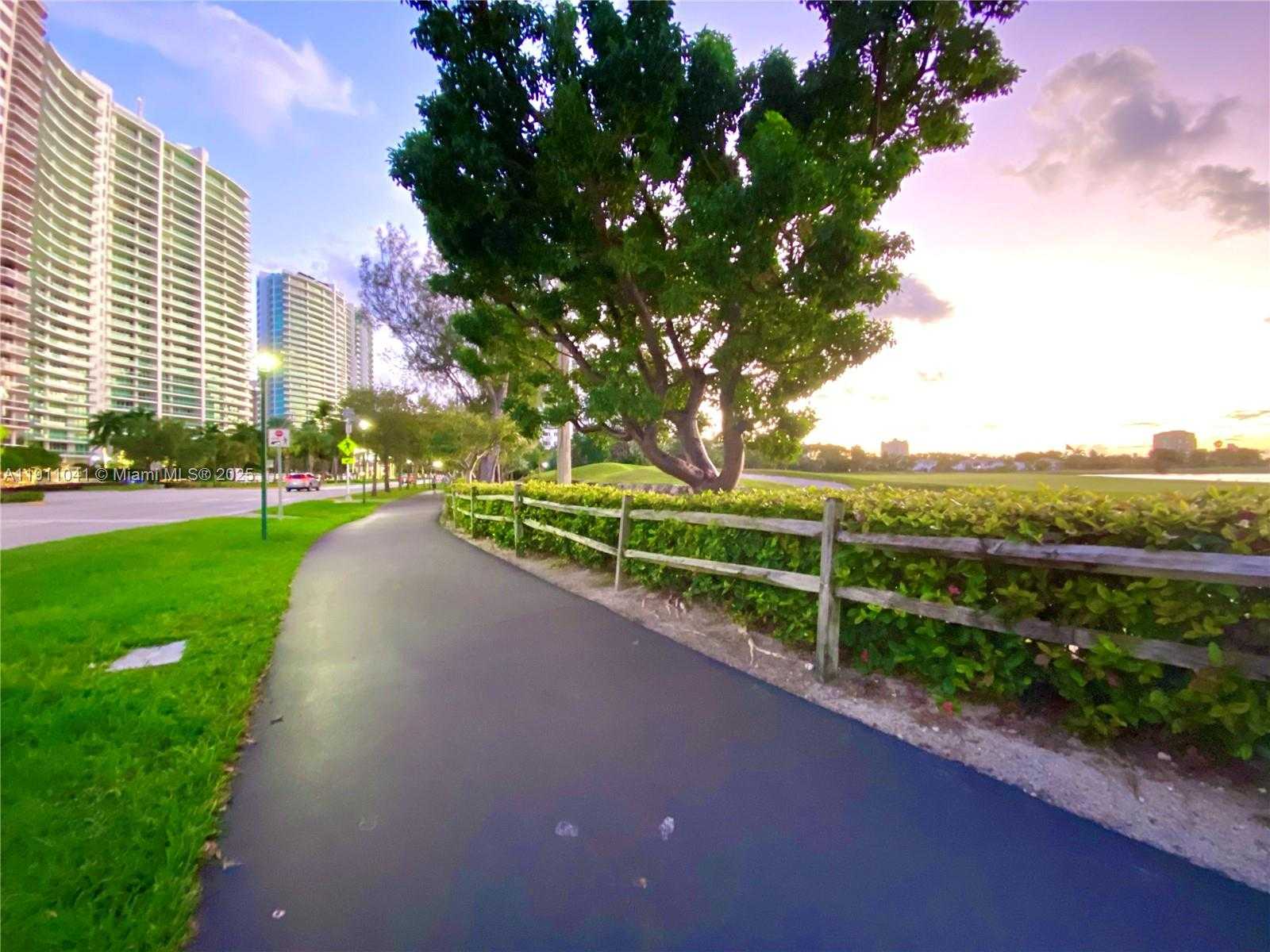 Small Image of 19707 TURNBERRY WAY #21E, Aventura Number 66