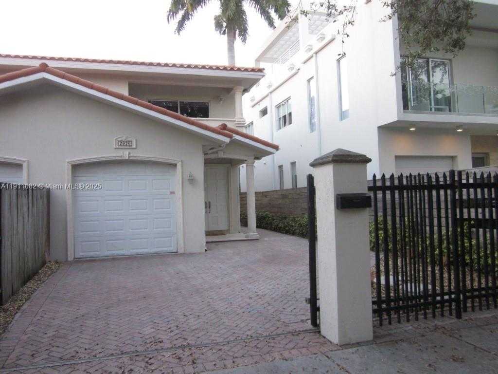 Small Image of 2920 CATALINA ST #2920, Miami Number 1