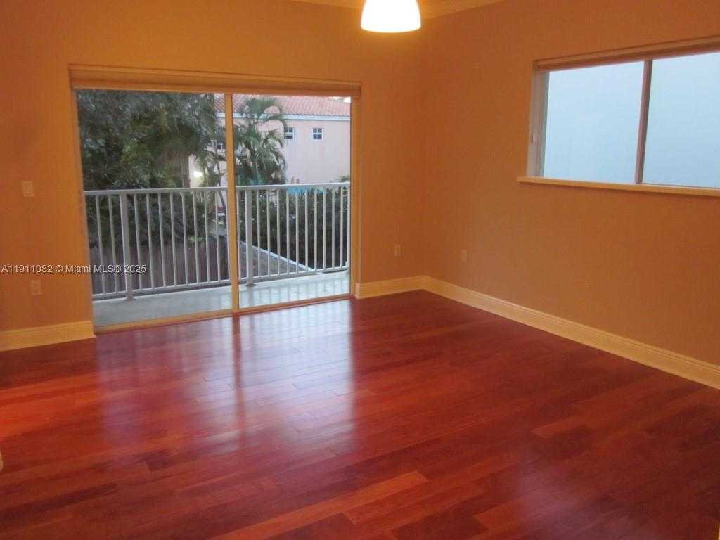Small Image of 2920 CATALINA ST #2920, Miami Number 11