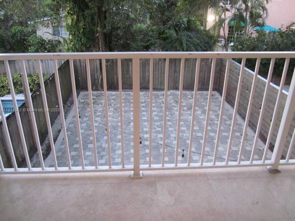 Small Image of 2920 CATALINA ST #2920, Miami Number 12