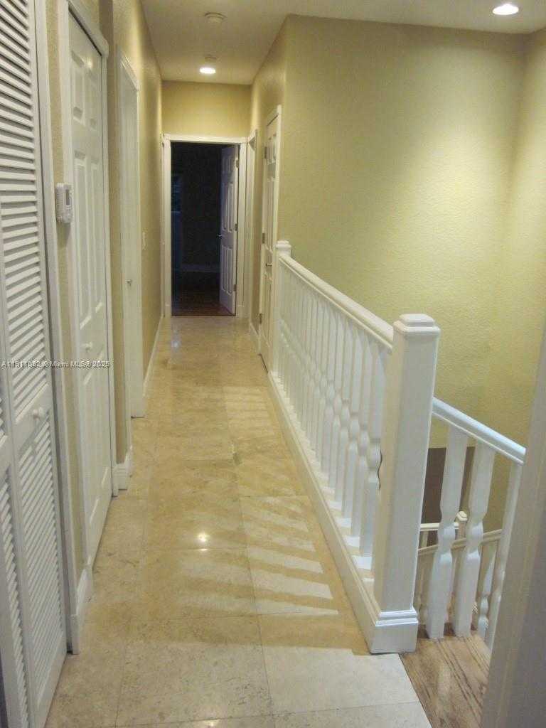 Small Image of 2920 CATALINA ST #2920, Miami Number 21